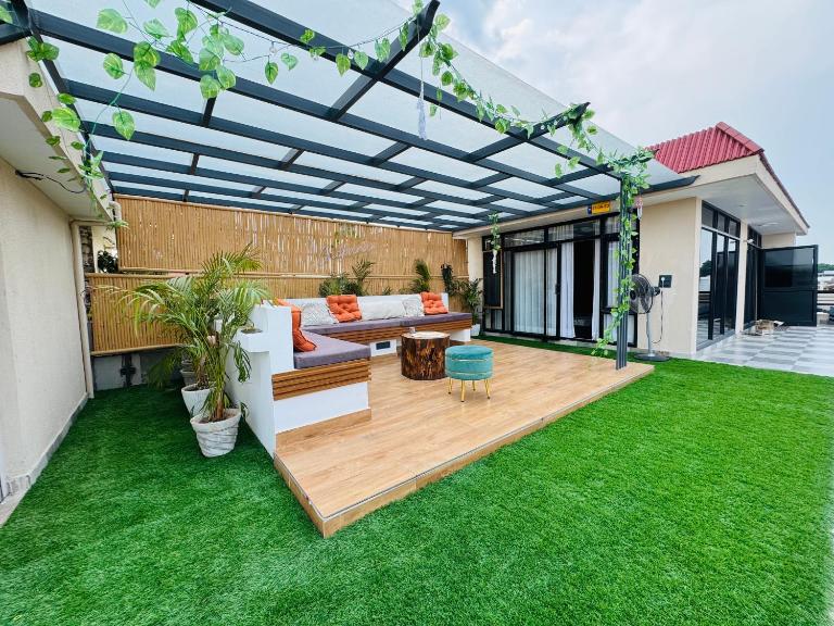 Chobara707- A Royal Rooftop Escape in the Tricity - B&B Mahāli