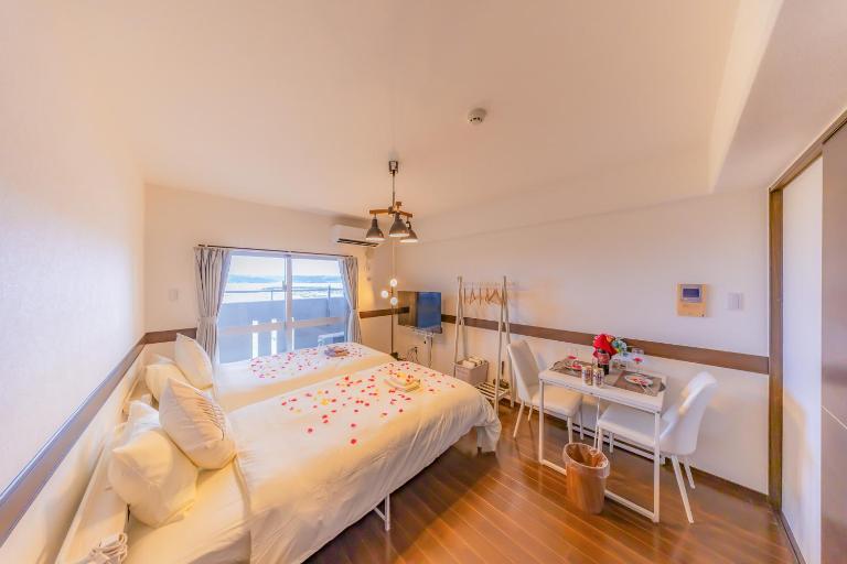 オーシャンビュー窓から見える景色を思い出に the琉球タワー10E - B&B Yonabaru