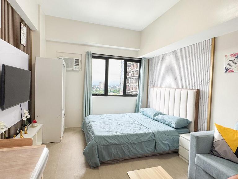 BE Stylish Studio WIFI, Netflix, City Center - Bed and Breakfast Cebu City