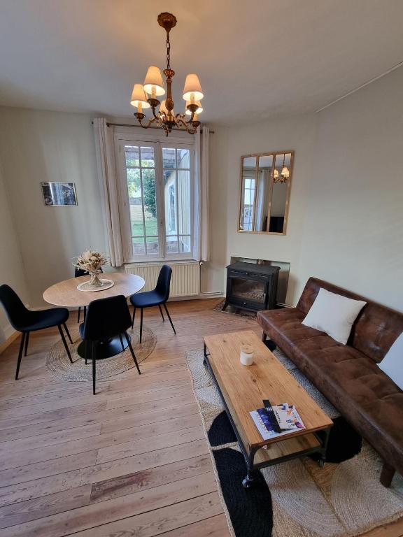 Maison de ville avec jardin - Bed and Breakfast Lisieux