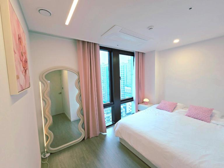 Busan Haeundae Beach Ocean Suite - Bed and Breakfast Busan