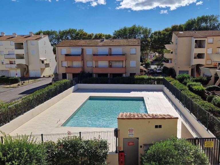 Appartement en bord de mer avec piscine, terrasse et parking privé - FR-1-387-67 - Bed and Breakfast Marseillan