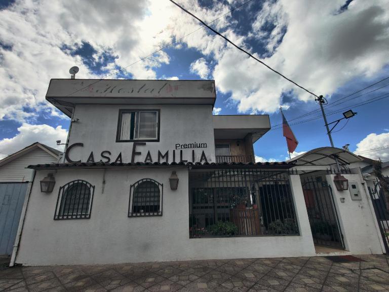 Hostal Casa Familia - Bed and Breakfast Santa Cruz
