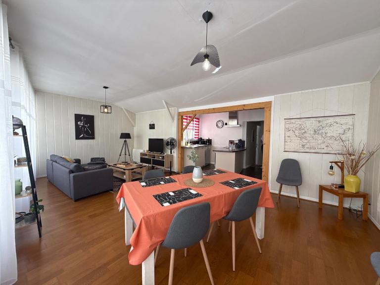 Relais des Arts, très spacieux et lumineux centre ville thouars - Chambres d'hôtes Thouars