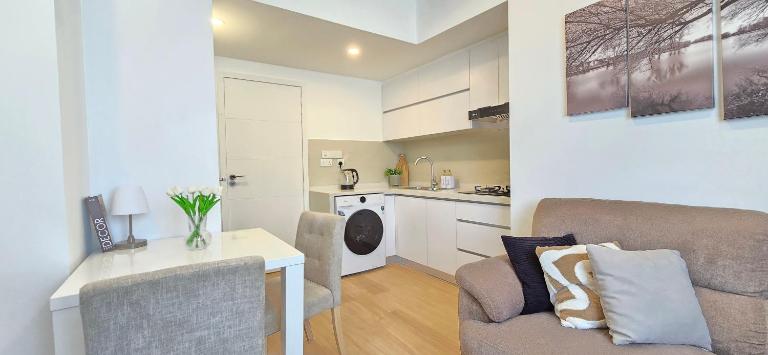 Nala Host- Sea Breeze 1BR apartment - Bed and Breakfast Hulhumale