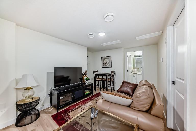 KimzNest - Bed and Breakfast Edmonton