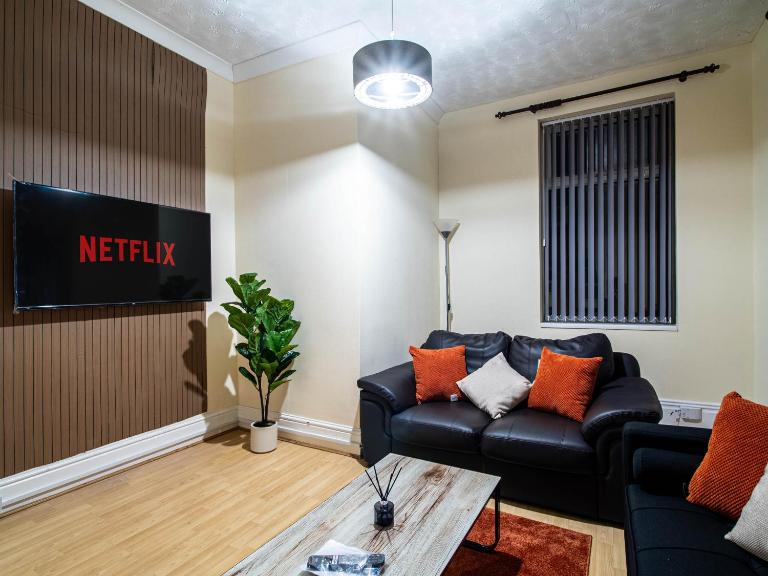 Leeds 3-Bed Home Near Centre - Headingly Free Parking - Bed and Breakfast Leeds