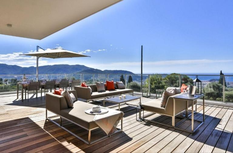 Le 120 m2 - luxe, piscine, terrasse et garage - B&B Nice