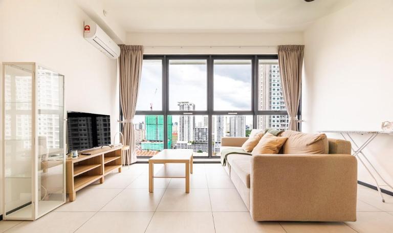Urban Suites Jelutong Georgetown Penang 6pax 3BR Family Cozy Homestay - Bed and Breakfast George Town