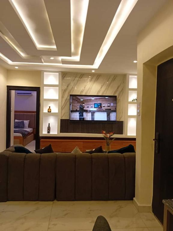 Less2More Luxury Suites - B&B Agege