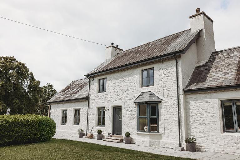 Ty Mawr, The Old School Holiday Homes - Pet Friendly - B&B Llanwrtyd Wells