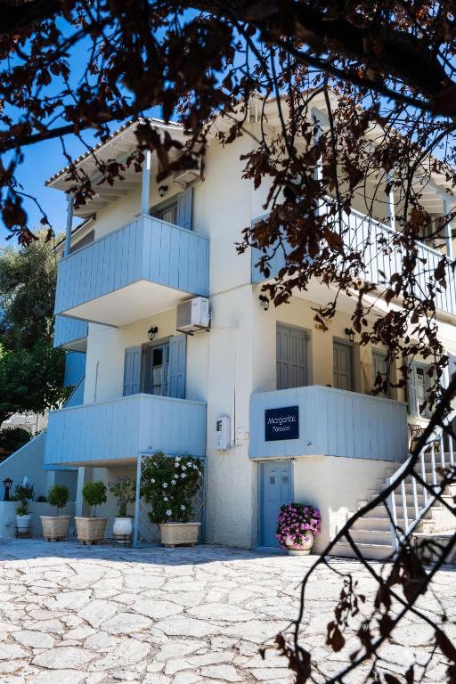 Pansion Margarita - Chambres d'hôtes Áyios Nikítas