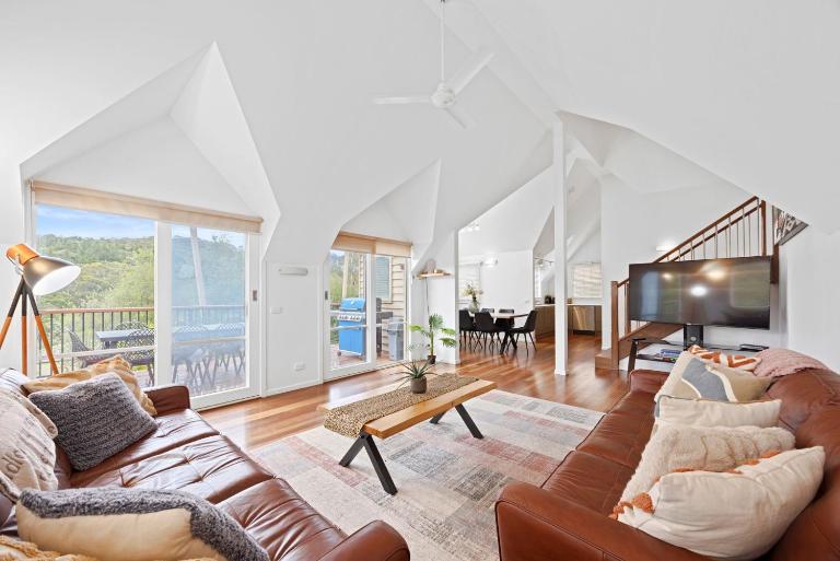 Jarrah Lodge - Sleeps 10 - Merrijig - B&B Merrijig
