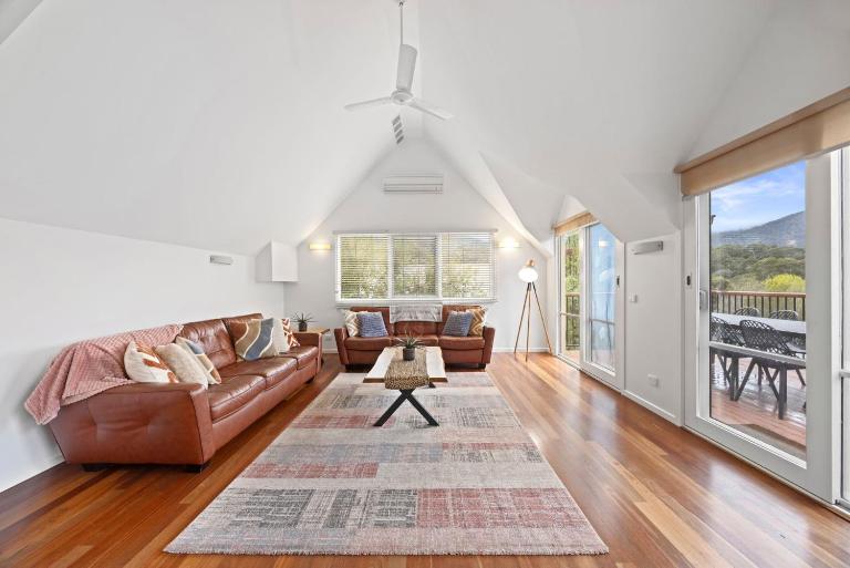 Jarrah Lodge - Sleeps 10 - Merrijig - B&B Merrijig