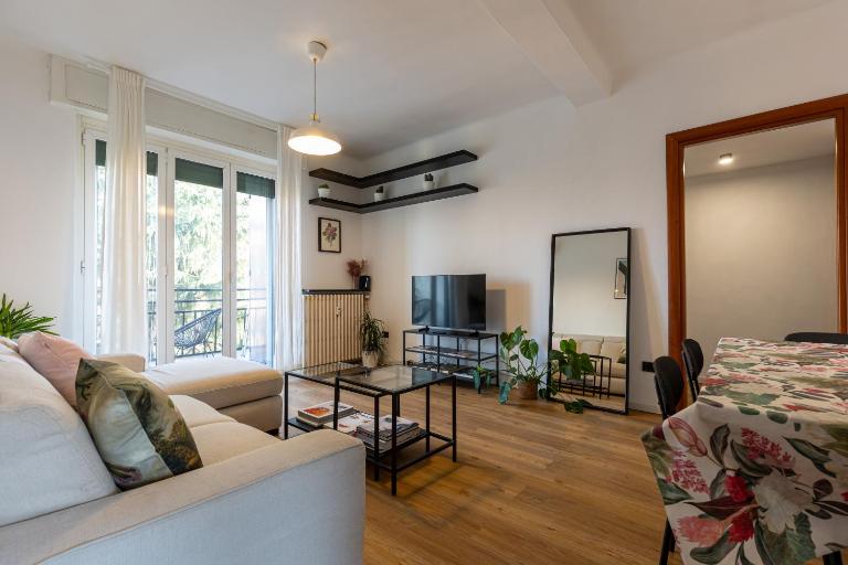 Family Friendly & Spacious w Balcony Metro Milano - B&B Milan