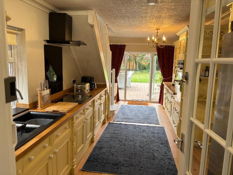 The Corner House, 36, Broadway Road, - Chambres d'hôtes Evesham