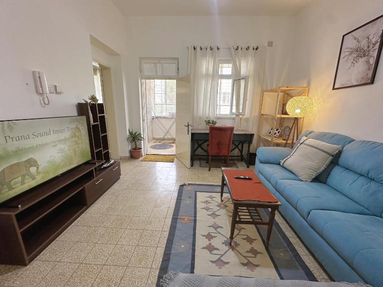 2 Bedroom apt in Jabal Weibdeh with Balcony - B&B Amman
