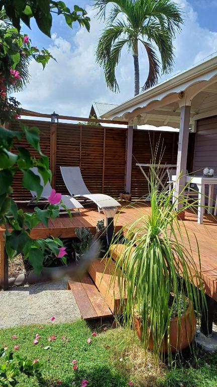 TI-MANGO 1km de la plage communale quartier résidentiel - B&B Sainte-Anne