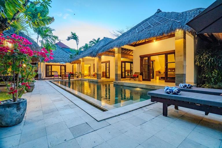 Villa Evelyne, Luxury Villa, Fully Staffed, Central Seminyak - B&B Seminyak