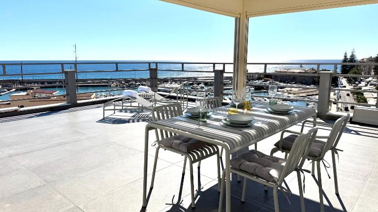 Zaffiro Attico Sanremo- stunning view Terrace - B&B Sanremo