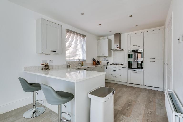 Stylish 4-BR House with 3 Ensuite & Free Parking - B&B Oxford