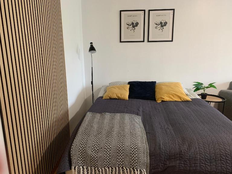 2BR big Apartment A8, free parking on the street - B&B Oulu