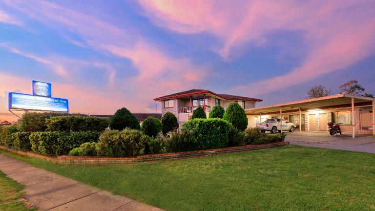 Sapphire City Motor Inn - Bed and Breakfast Inverell