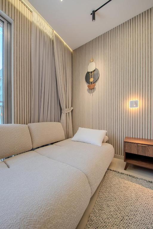 Poolview Studio Apartment in Zuhour Uptown AlZahia - Ferienwohnung Schardscha