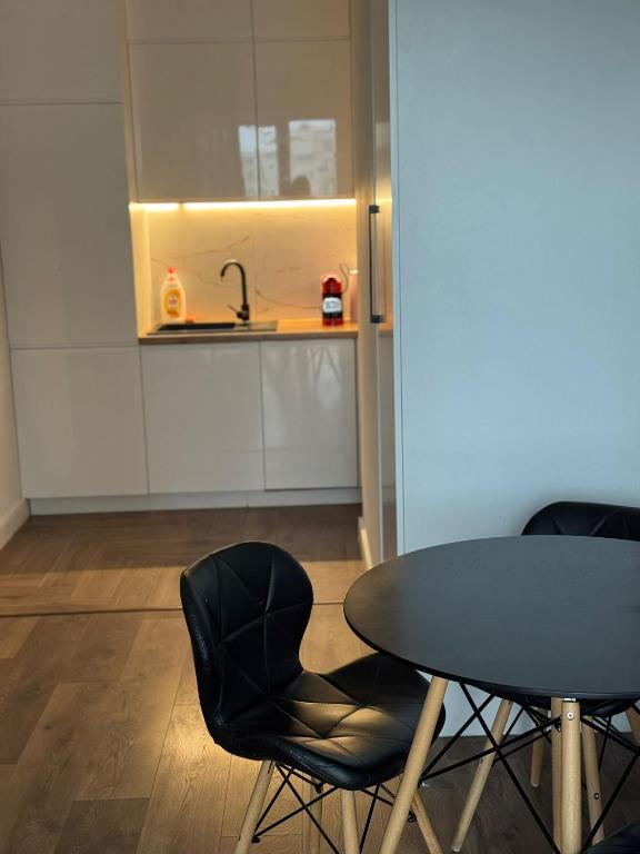 Riverside Suites with Cityscape Views Kwiatkowskiego Free Parking - B&B Rzeszów