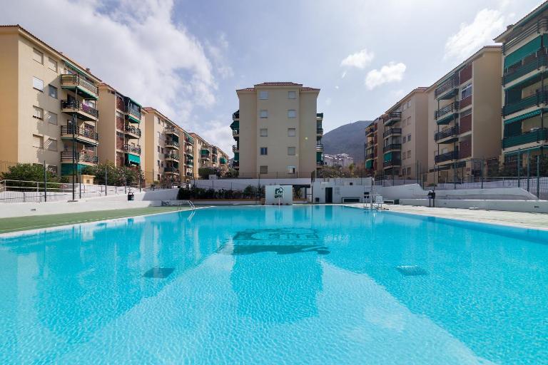 SUN APARTMENT - 3 bedrooms, priv parking, pool, AC, tv channels, fibre net - Ferienwohnung Los Cristianos