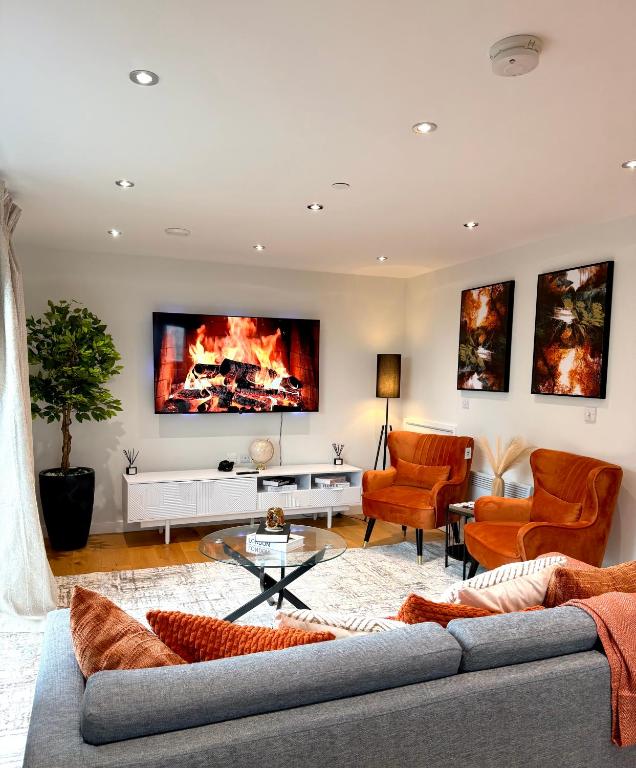 Luxe Duplex Penthouse Stay in Leeds Centre - Free Parking - B&B Leeds