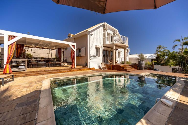 Le Badamier Blanc villa familiale 5 étoiles piscine chauffée 13 personnes - B&B Saint-Paul