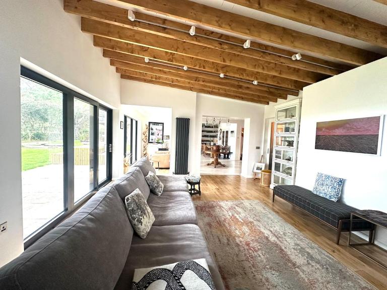 6BR Designer Home OR SEPARATE 2BR Guesthouse OPTION - B&B Fethard