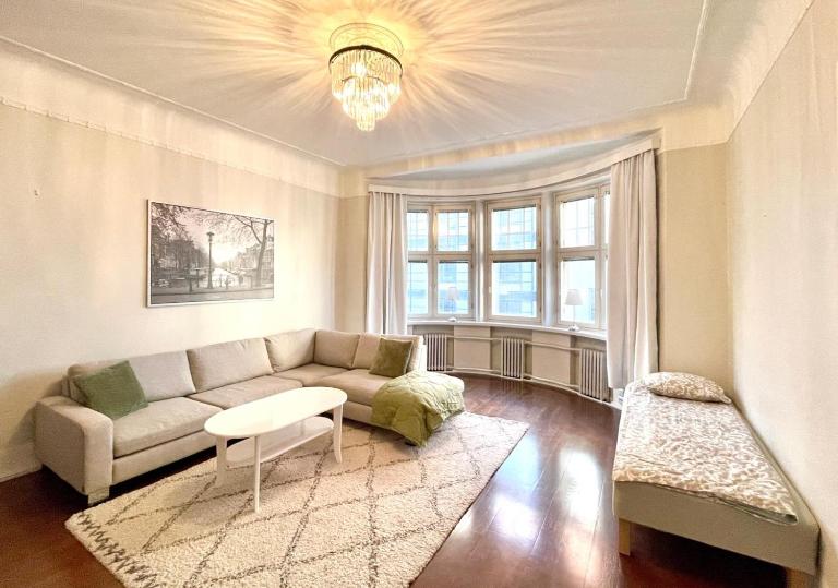 Elegant Jugend city retreat 79m2 - B&B Helsinki