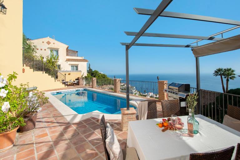Villa Sol y Mar with heated pool and jacuzzi - B&B Salobreña