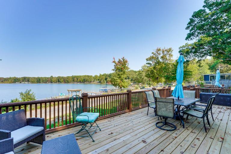 13 Mi to South Haven: Lakefront Retreat w/ Dock! - Chambres d'hôtes Grand Junction