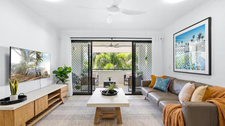 Adina Oasis Top-Floor Apartment - B&B Cairns