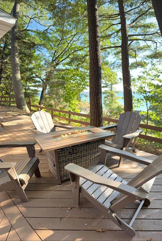 Crystal View Hideaway - Spectacular Lakeview! - B&B Beulah