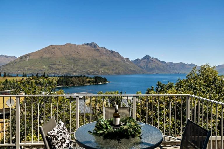 Central - Gorgeous Views walk to town & big house - Ferienwohnung Queenstown