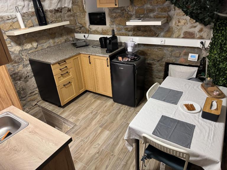 Suterénní apartmán na Hejtmánce u letiště v Mladé Boleslavi - B&B Mladá Boleslav