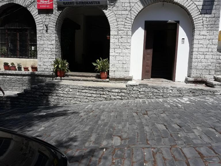 Tina's Apartment - Bed and Breakfast Gjirokastër