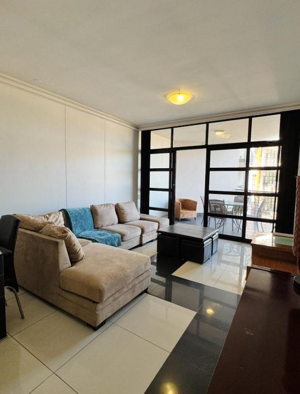 Accommodation Front - Stunning 4 Sleeper near Ushaka Marine World - B&B Durban