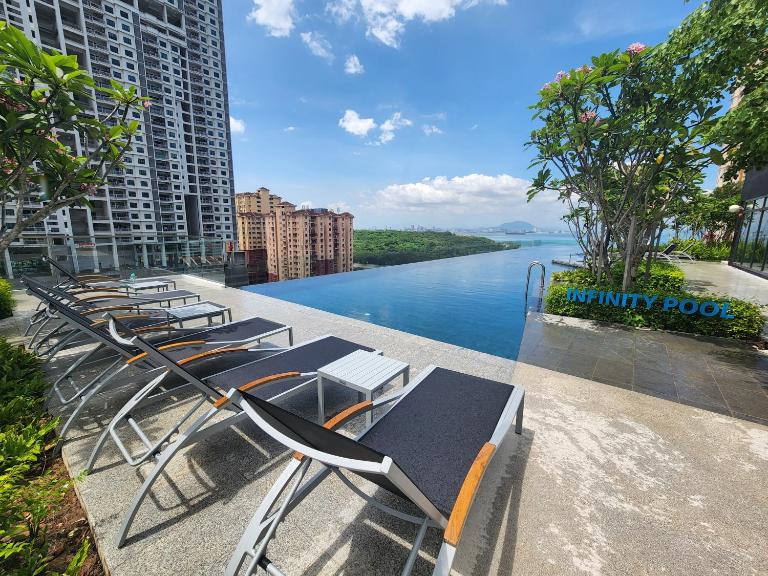 Urban Suite the Privilege Suites by Merveille - B&B George Town