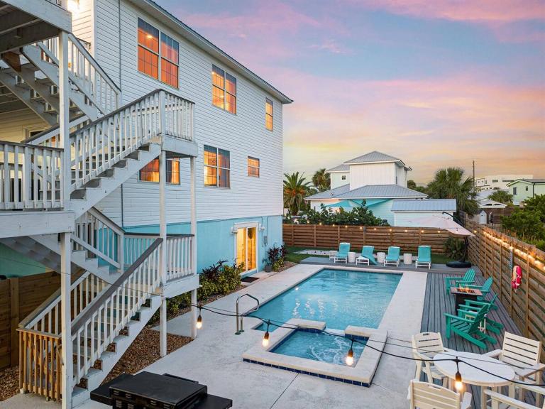 Saltwater Pool, Arcade & Hot Tub - Steps to Beach - Chambres d'hôtes Saint Augustine