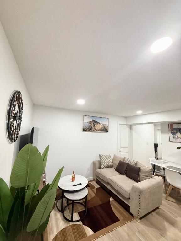 Cozy 2 Bedroom Suite Close to Amenities - Chambres d'hôtes Edmonton