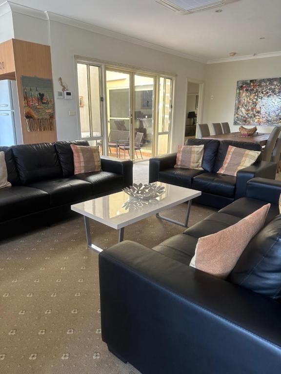 Spacious Williamstown Apartment with Free Parking - B&B Williamstown