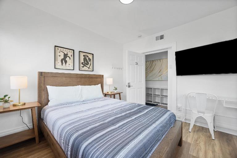 Pittsburgh Shadyside 3A Bright and Stylish Private Bedroom with Shared Bathroom - B&B Pittsburgh