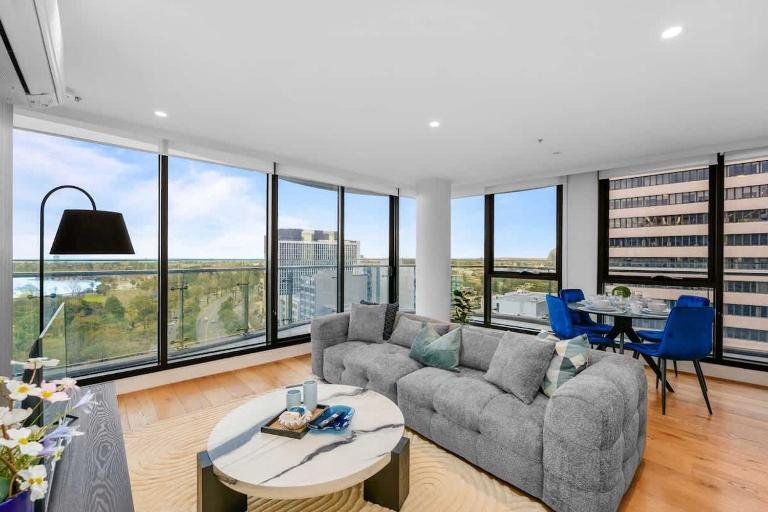 Luxurious 2BR w Panoramic Lake Views and Rooftop S - B&B Melbourne
