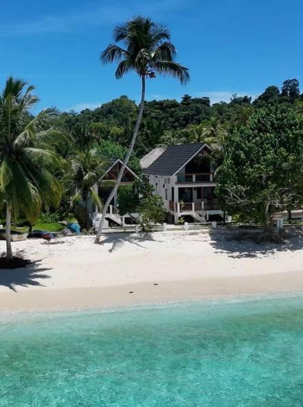 Kupu Kupu Villas Mentawai - Chambres d'hôtes Katiet
