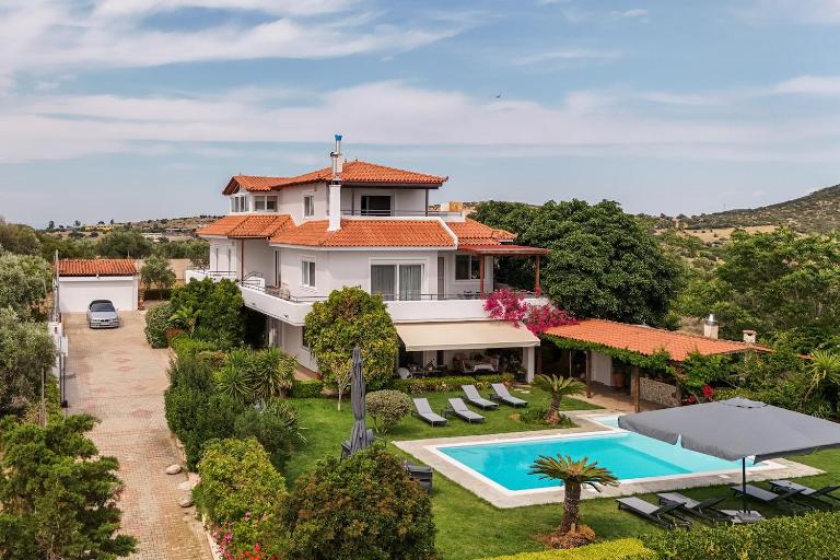 Olive Grove Villa - B&B Koropí